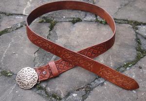 Kožený opasek s keltským vzorem